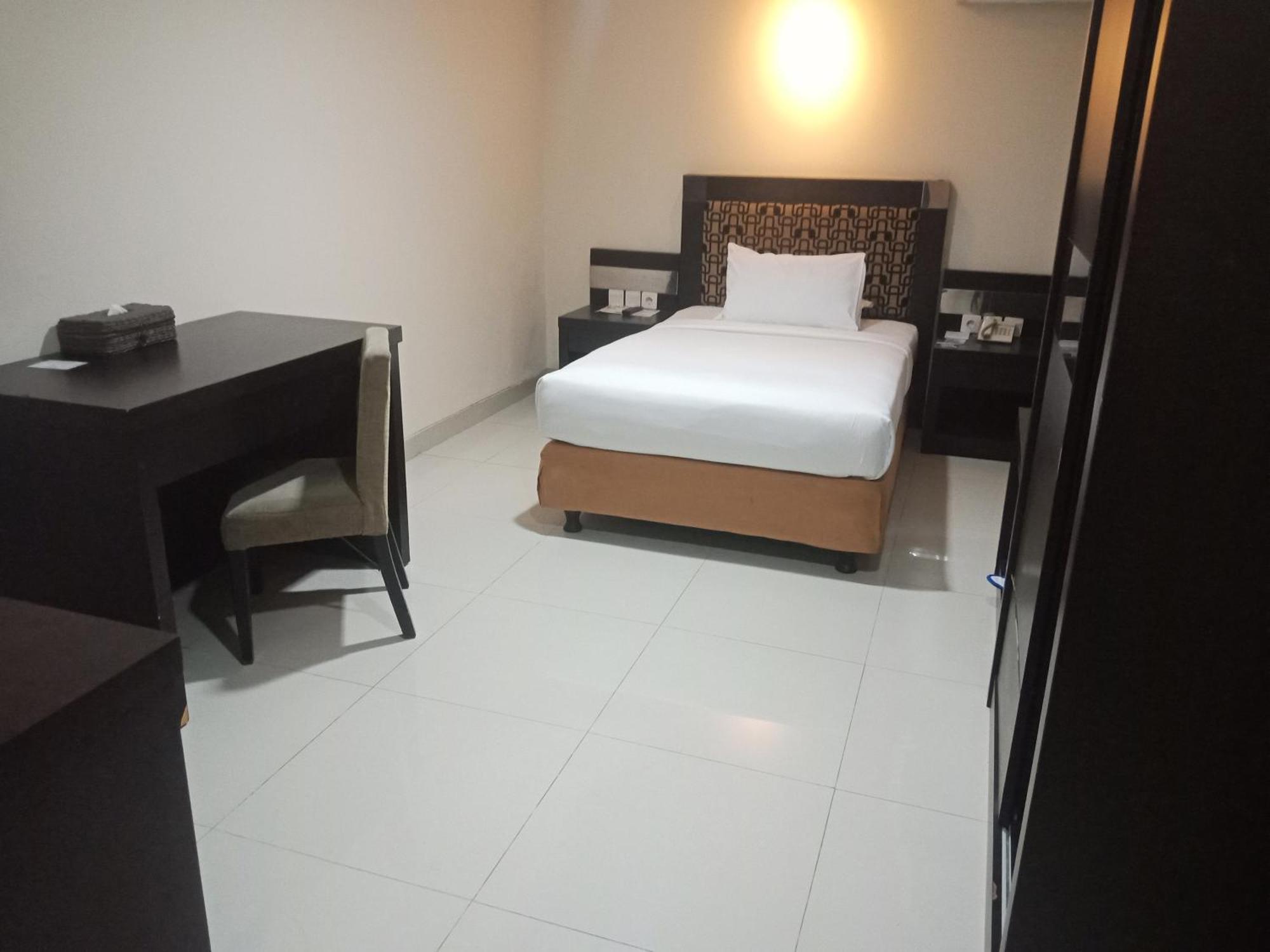 Manise Hotel Ambon Exterior foto