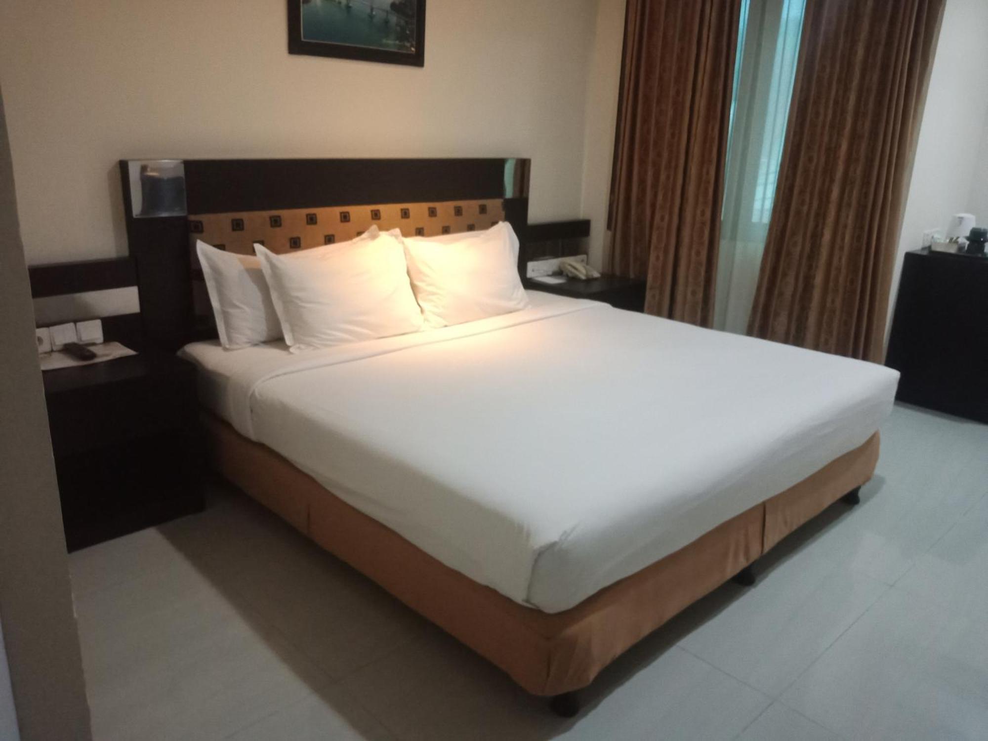 Manise Hotel Ambon Exterior foto