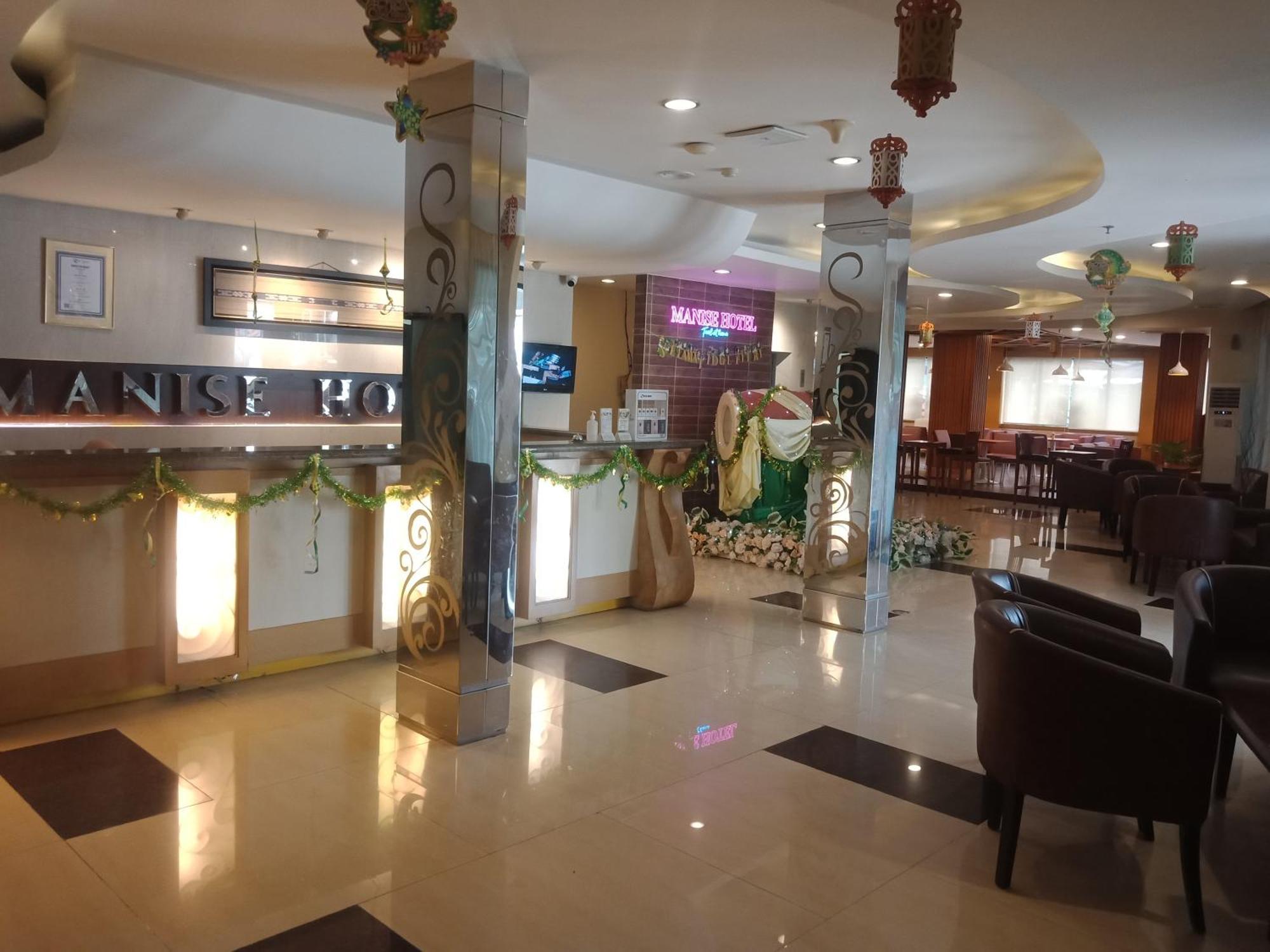 Manise Hotel Ambon Exterior foto