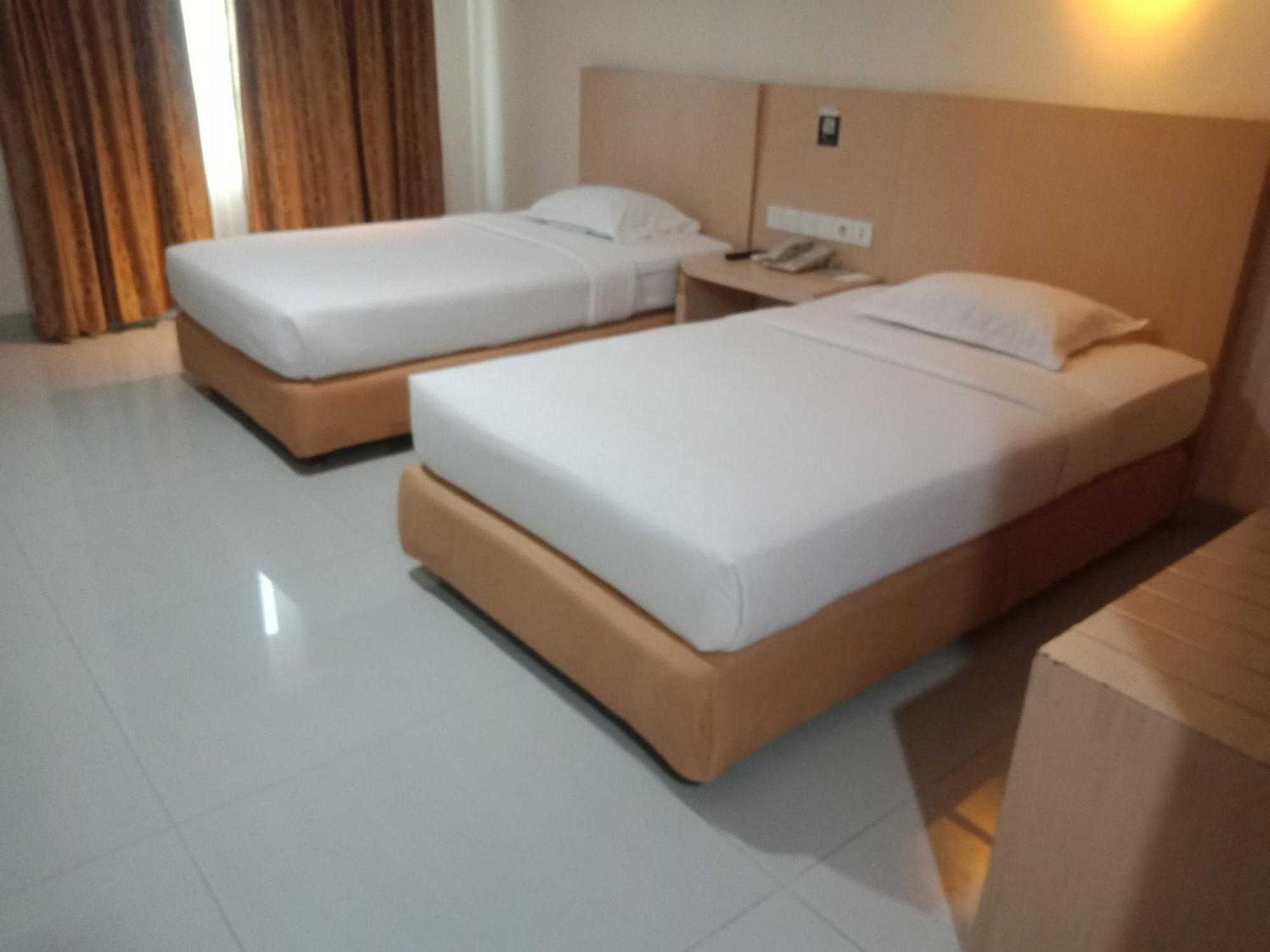 Manise Hotel Ambon Exterior foto