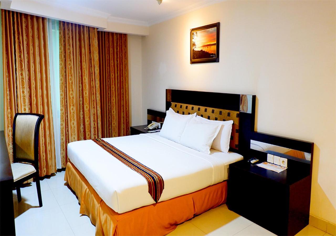 Manise Hotel Ambon Exterior foto