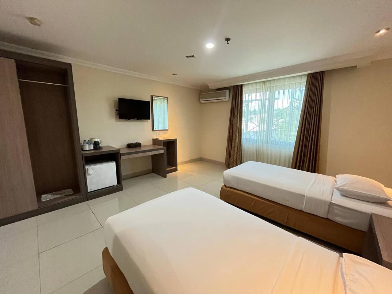 Manise Hotel Ambon Exterior foto